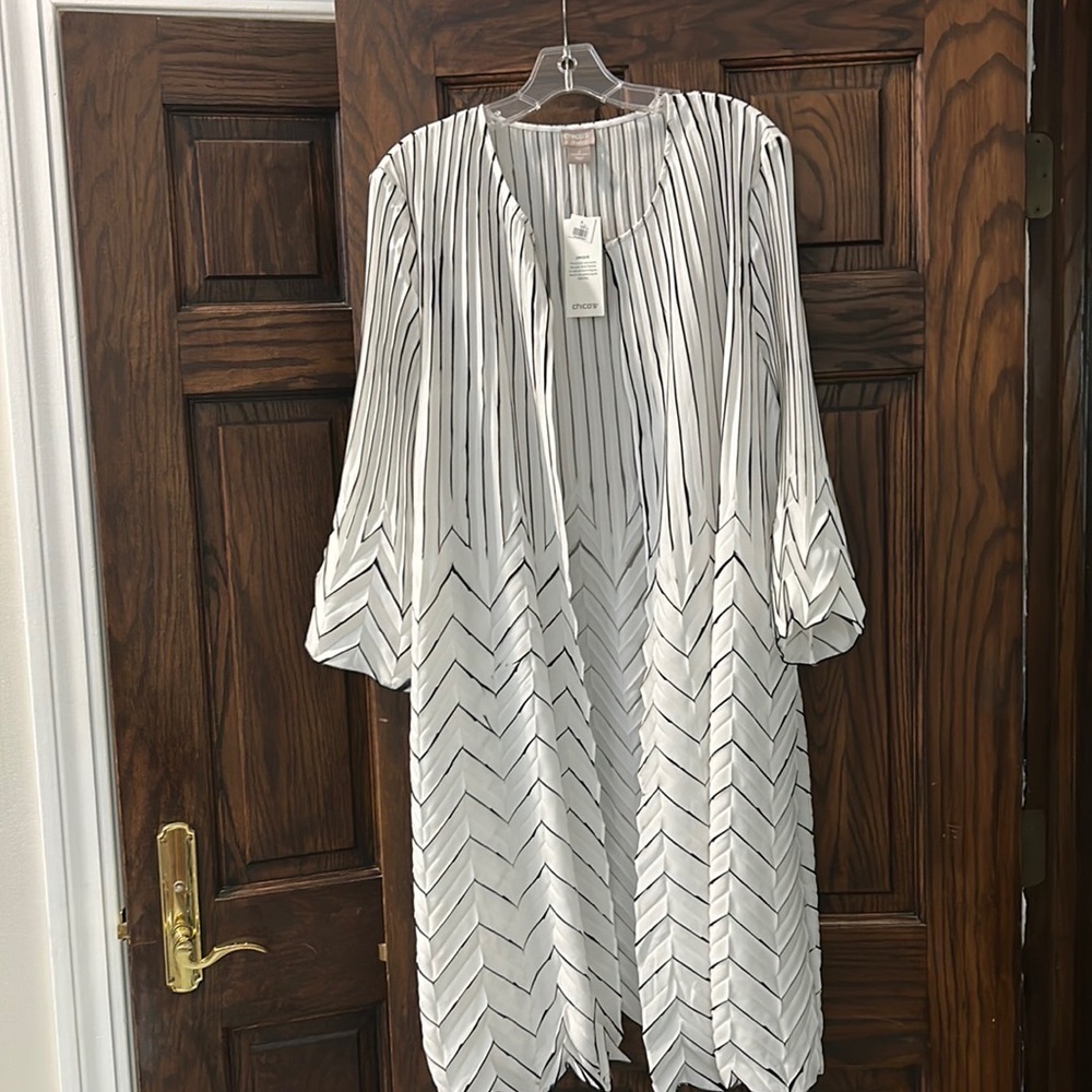 Chico’s  white and black crinkle duster